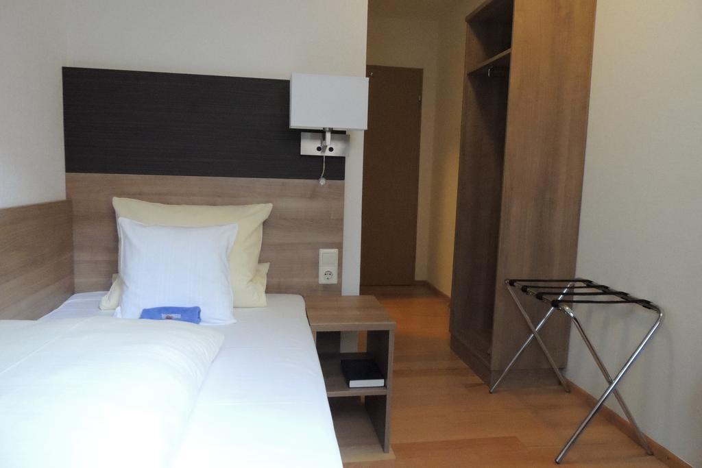 Hotel-Gasthof Neue Post Leutershausen  部屋 写真
