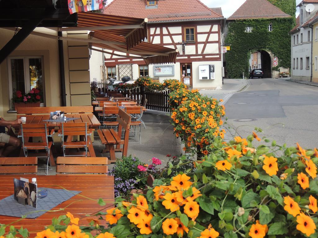 Hotel-Gasthof Neue Post Leutershausen  エクステリア 写真