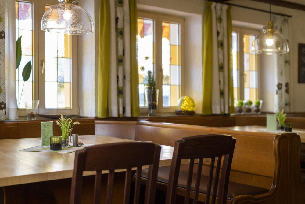 Hotel-Gasthof Neue Post Leutershausen  エクステリア 写真