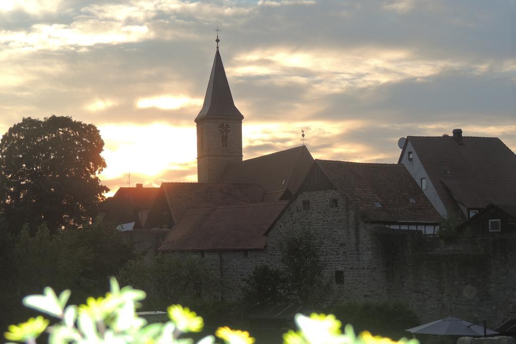 Hotel-Gasthof Neue Post Leutershausen  エクステリア 写真