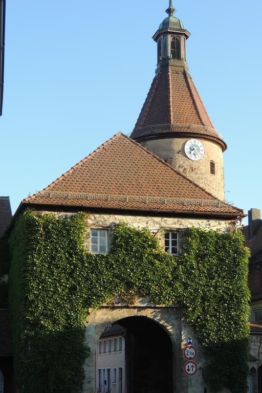 Hotel-Gasthof Neue Post Leutershausen  エクステリア 写真
