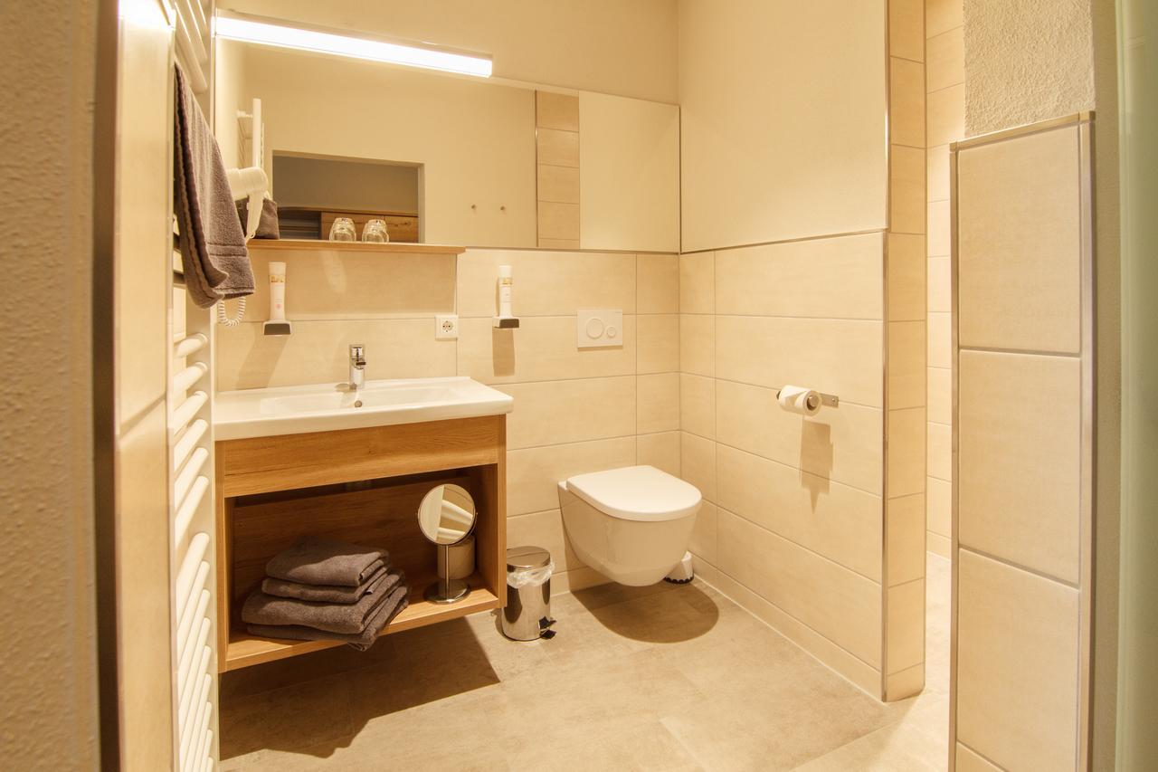 Hotel-Gasthof Neue Post Leutershausen  エクステリア 写真