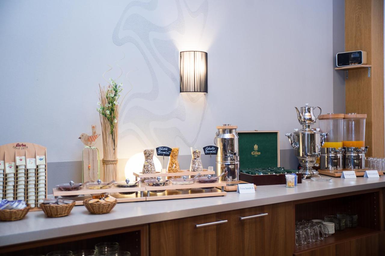 Hotel-Gasthof Neue Post Leutershausen  エクステリア 写真