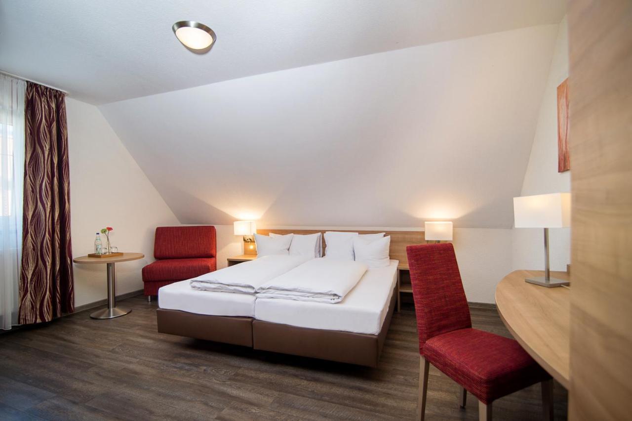 Hotel-Gasthof Neue Post Leutershausen  エクステリア 写真