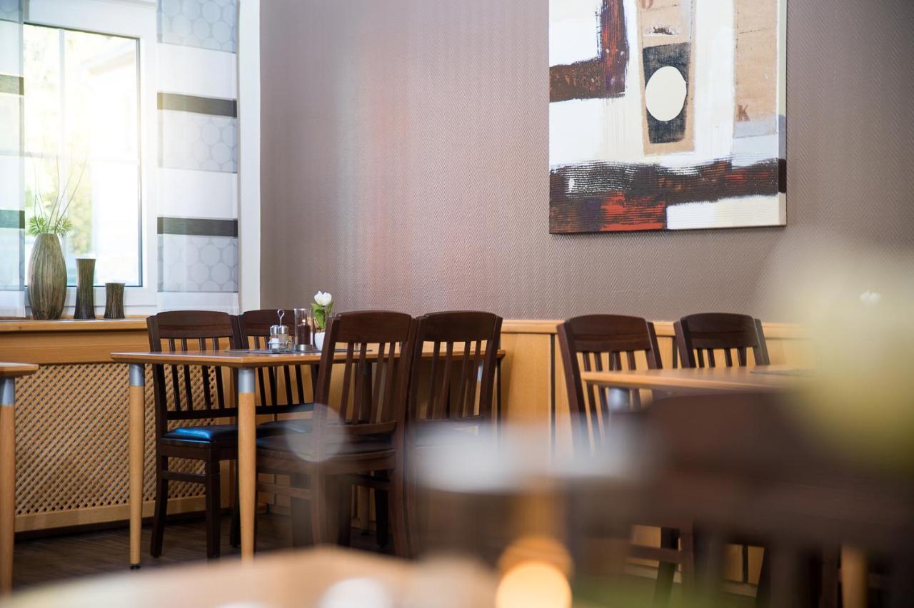 Hotel-Gasthof Neue Post Leutershausen  エクステリア 写真