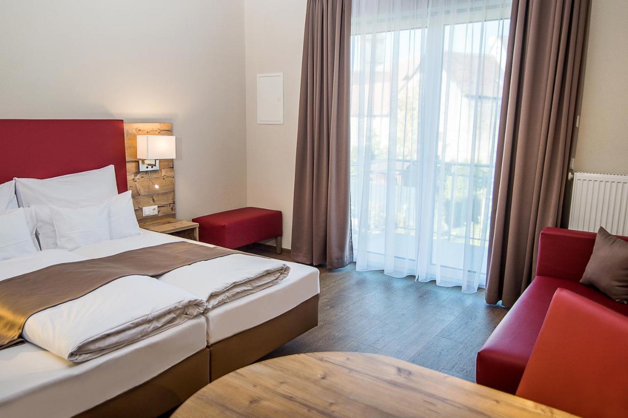 Hotel-Gasthof Neue Post Leutershausen  エクステリア 写真