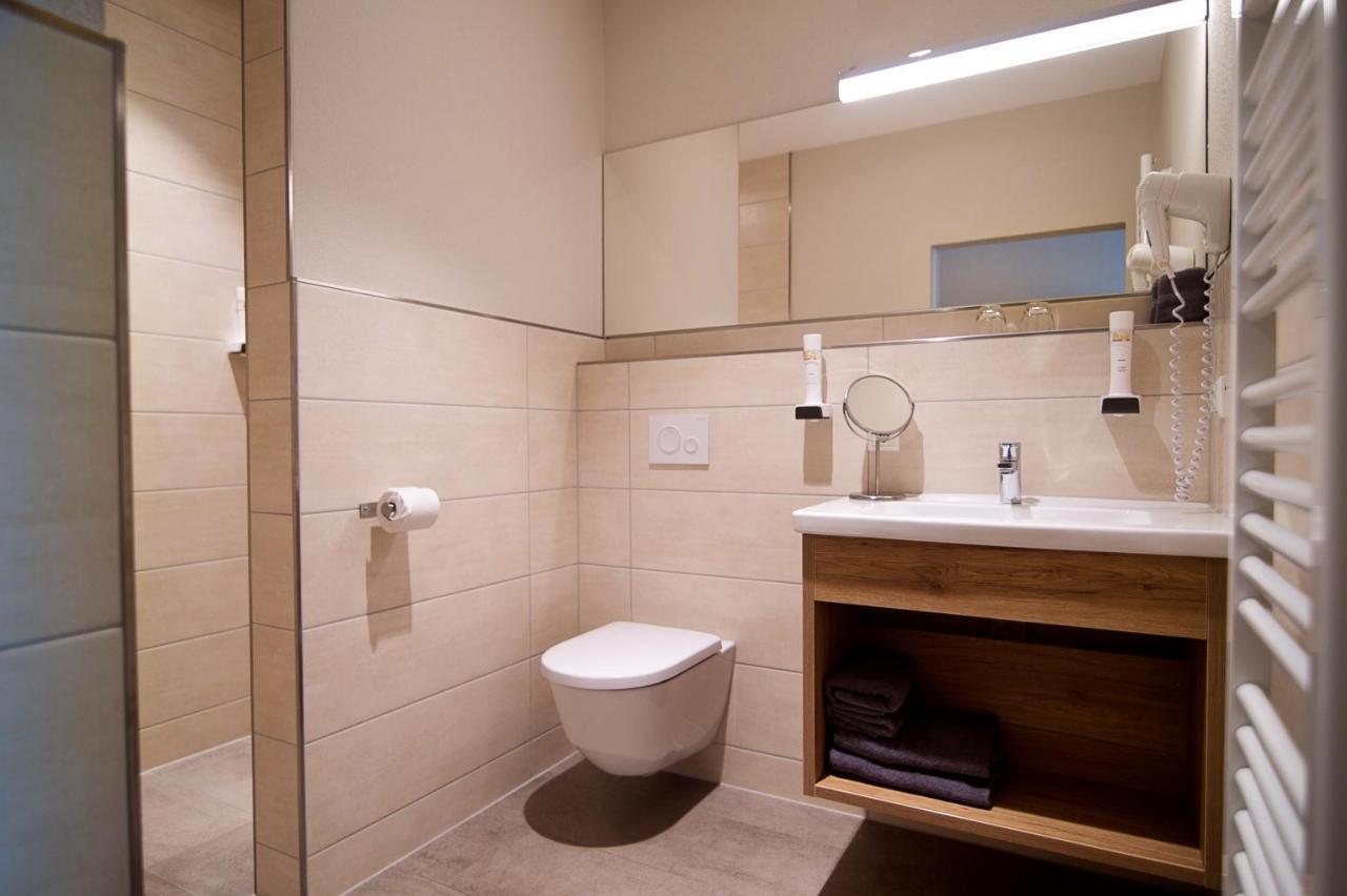 Hotel-Gasthof Neue Post Leutershausen  エクステリア 写真