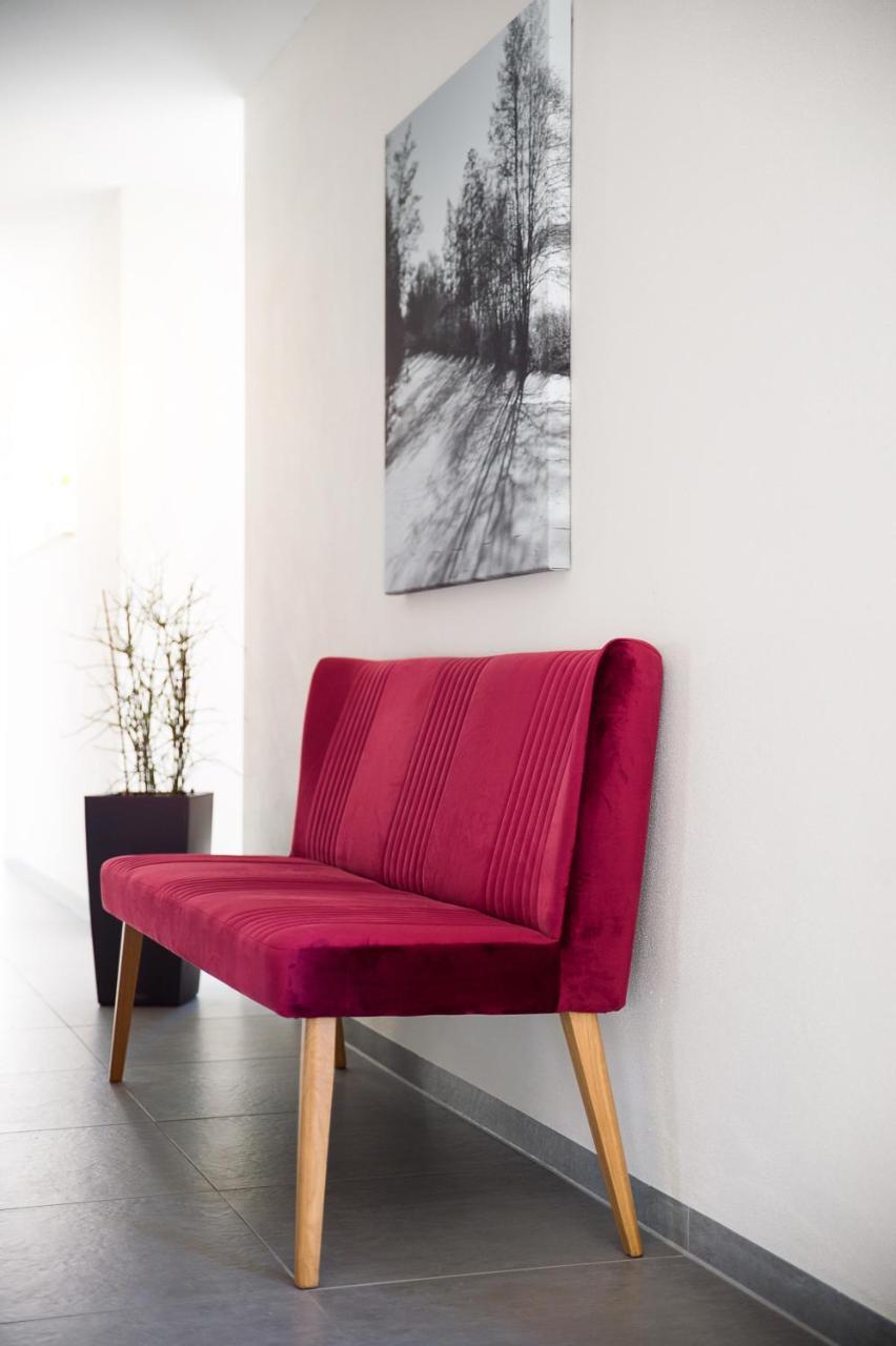 Hotel-Gasthof Neue Post Leutershausen  エクステリア 写真