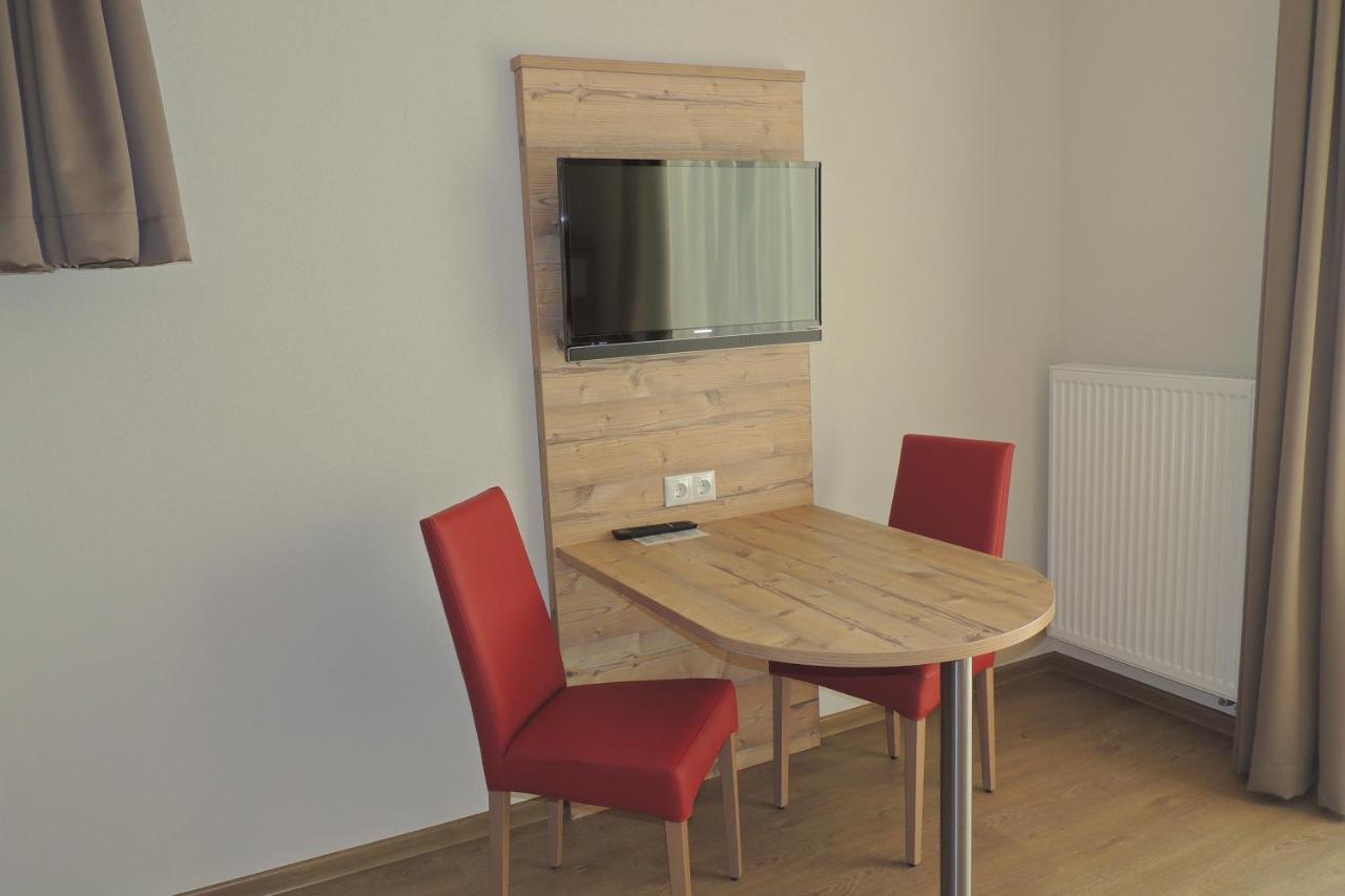 Hotel-Gasthof Neue Post Leutershausen  エクステリア 写真