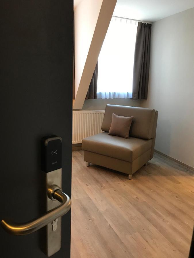 Hotel-Gasthof Neue Post Leutershausen  エクステリア 写真